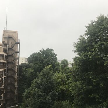 梅雨空